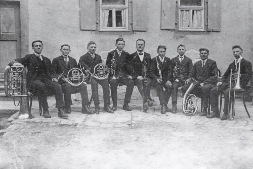1921